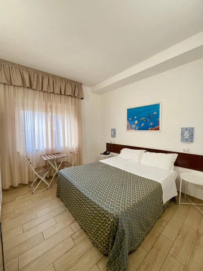 Hotel La Bussola Anzio Eksteriør billede
