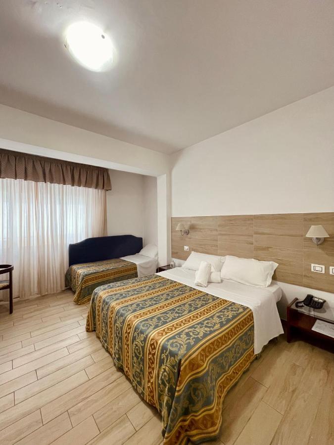 Hotel La Bussola Anzio Eksteriør billede